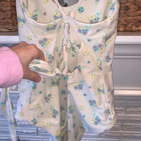 Tori Praver Ivory Scoop Neck Ditsy Floral Tie Back One Piece Swimsuit Size L - Picture 4 of 7